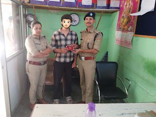 पौड़ी गढ़वाल : सतर्क पुलिस ने लौटाई मुस्कान, गुम पर्स किया बरामद