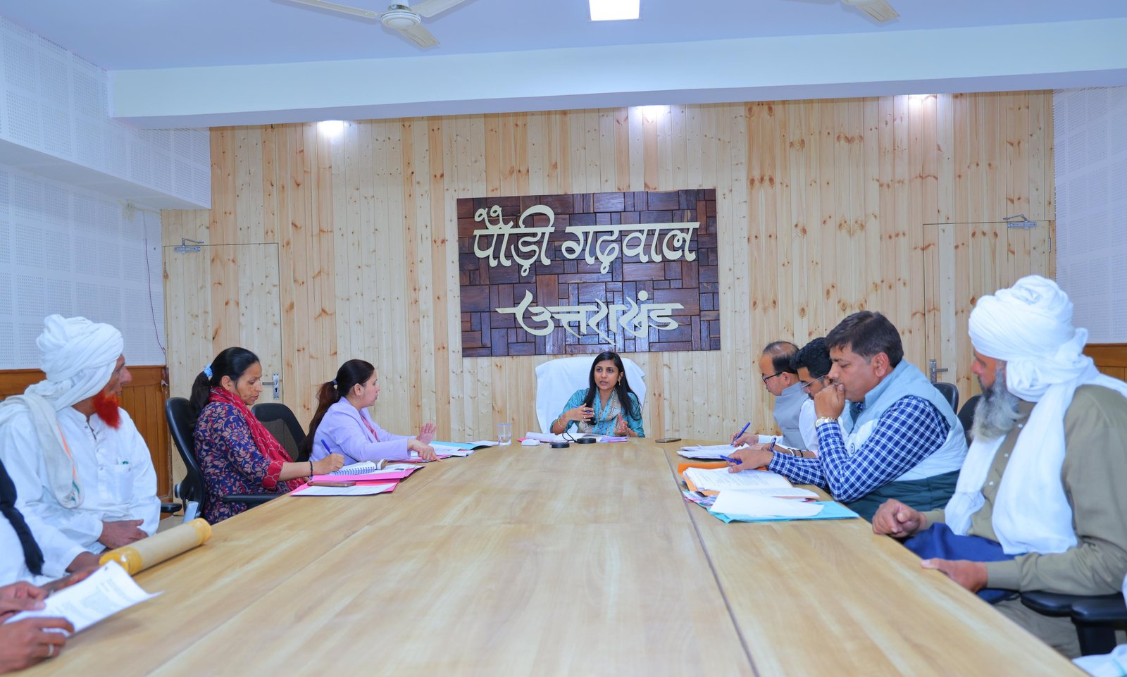 वन गुज्जरों को मुख्यधारा से जोड़ने की कवायद तेज, डीएम स्वाति एस. भदौरिया ने दिए ठोस निर्देश