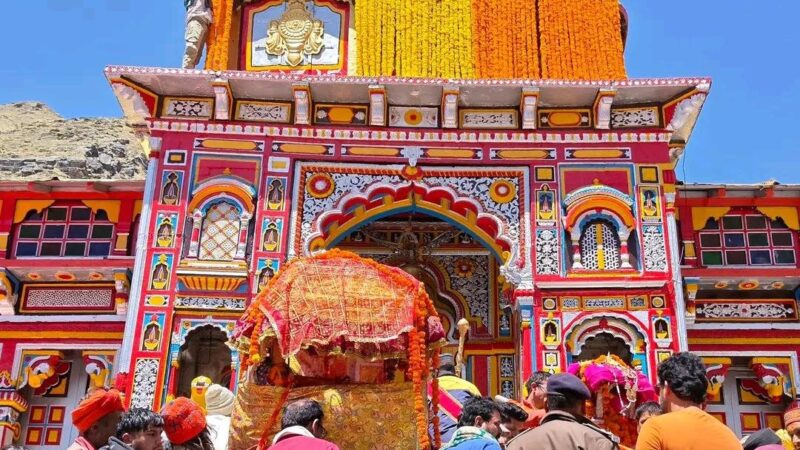 उद्धव-कुबेर जी की पावन डोलियाँ पहुँचीं बद्रीनाथ धाम, कपाट खुलने की तैयारियाँ तेज