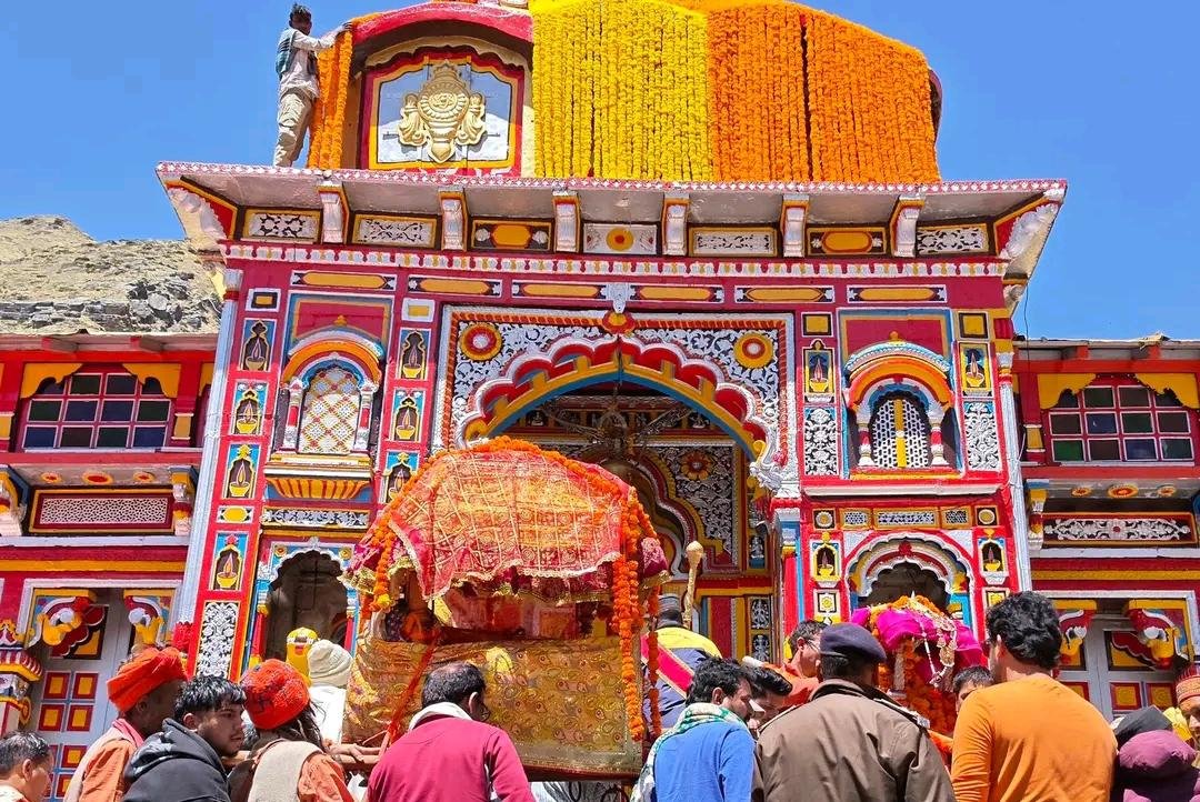 उद्धव-कुबेर जी की पावन डोलियाँ पहुँचीं बद्रीनाथ धाम, कपाट खुलने की तैयारियाँ तेज