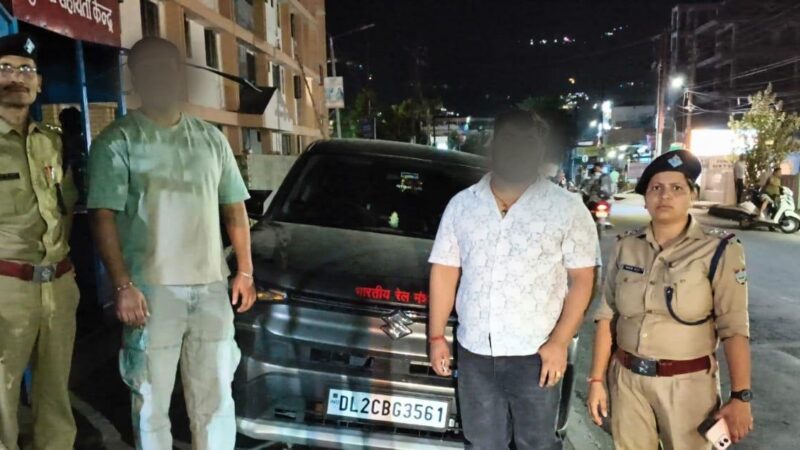 वाहन में काली फिल्म, हूटर और हुड़दंग, श्रीनगर पुलिस ने वाहन सीज कर तुरंत लिया सख्त एक्शन