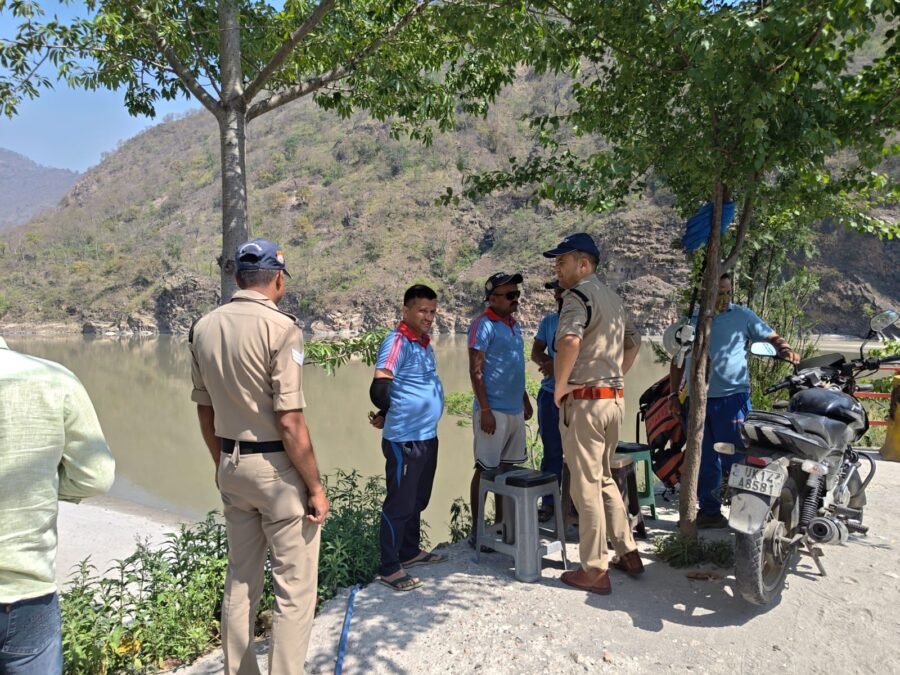 पौड़ी गढ़वाल : यात्रा मार्गों पर पुलिस की सख्त निगरानी, प्रतिबंधित क्षेत्रों में न जाने की अपील