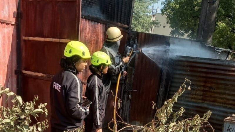 कोटद्वार : बंद दुकान में लगी भीषण आग, फायर टीम की तेजी से टला बड़ा हादसा