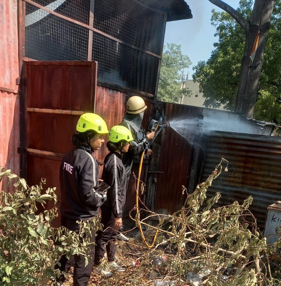 कोटद्वार : बंद दुकान में लगी भीषण आग, फायर टीम की तेजी से टला बड़ा हादसा