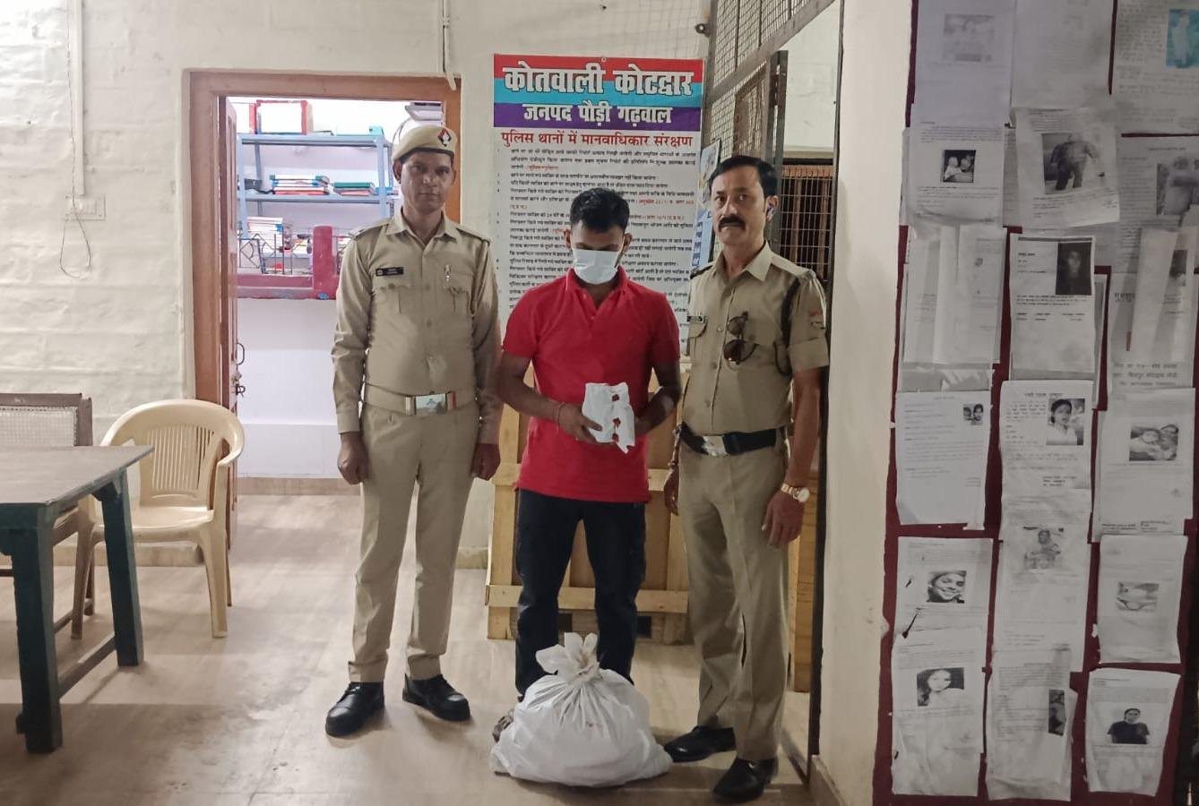 कोटद्वार : 60 पव्वे अंग्रेजी शराब के साथ एक व्यक्ति गिरफ्तार