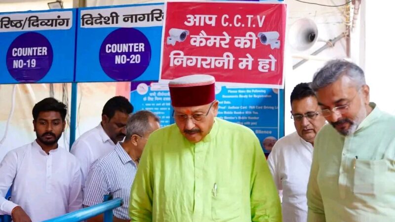 हरिद्वार : पर्यटन मंत्री सतपाल महाराज ने ऋषिकुल मैदान में बनाए गए यात्री पंजीकरण केंद्र का किया निरीक्षण