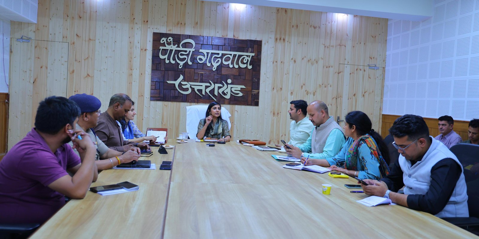 पौड़ी गढ़वाल : वनाग्नि रोकथाम को लेकर जिला प्रशासन सख़्त, त्वरित प्रतिक्रिया प्रणाली व जनसहभागिता पर जोर