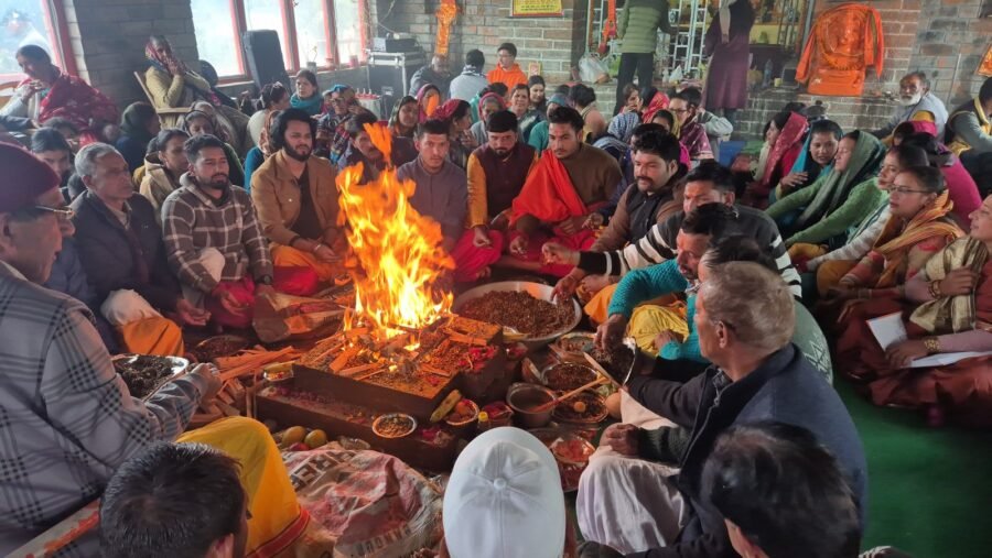 औली के संजीवनी शिखर पर गूंजी श्री राम की महिमा, अखंड रामायण और हवन के साथ हुआ महायज्ञ का समापन