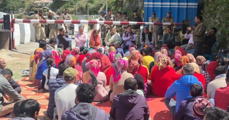 ग्रामीणों के आंदोलन के समर्थन में उतरे बद्रीनाथ विधायक बुटोला