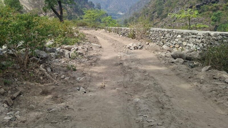 नंदप्रयाग में मॉडल वेटनरी अस्पताल की भूमि पर अतिक्रमण का आरोप, डीएम से कार्रवाई की मांग