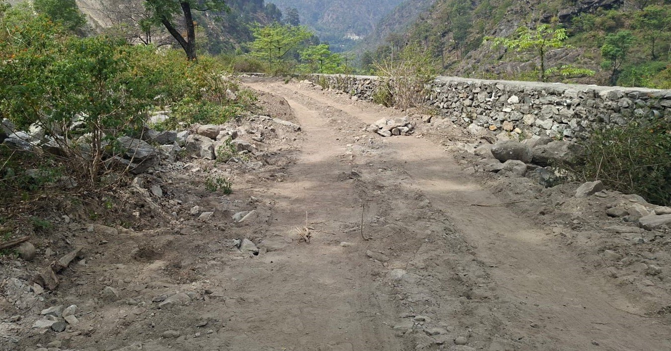 नंदप्रयाग में मॉडल वेटनरी अस्पताल की भूमि पर अतिक्रमण का आरोप, डीएम से कार्रवाई की मांग