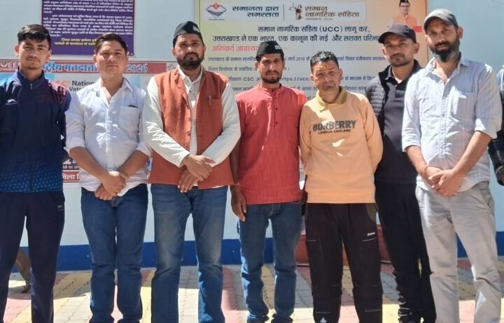 प्राइवेट स्कूलों की मनमानी के खिलाफ उक्रांद का हल्ला बोल