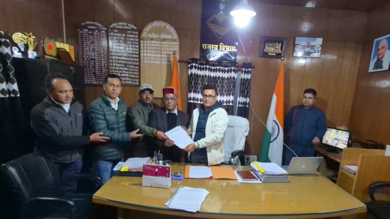 गौंख जोगीधारा मार्ग की बदहाली पर ग्रामीणों का आक्रोश