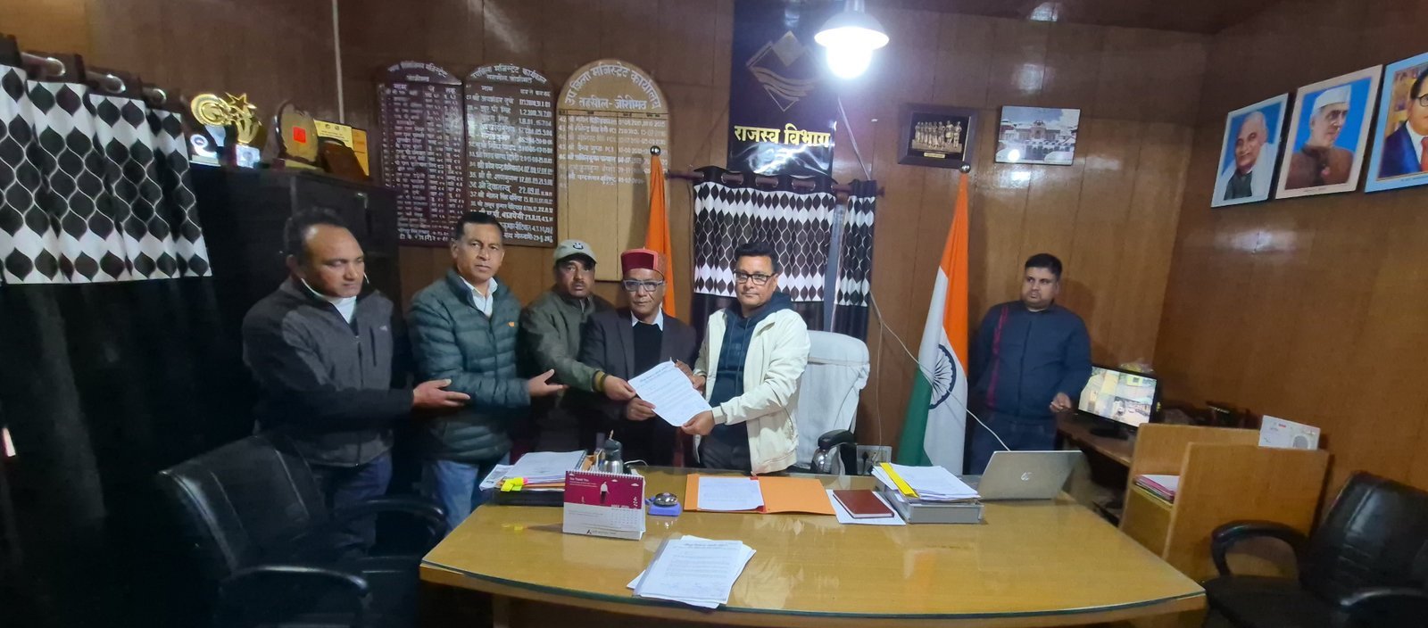 गौंख जोगीधारा मार्ग की बदहाली पर ग्रामीणों का आक्रोश