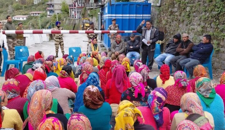 प्रशासन से वार्ता के बाद एनटीपीसी परियोजना पर नौ दिनों से जारी गतिरोध खत्म