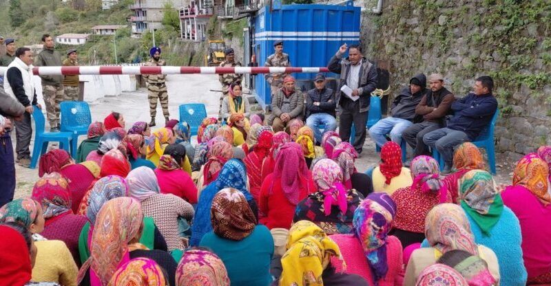 प्रशासन से वार्ता के बाद एनटीपीसी परियोजना पर नौ दिनों से जारी गतिरोध खत्म