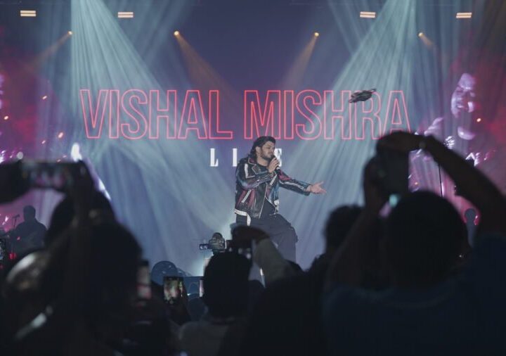 श्री गुरु राम राय विश्वविद्यालय में सजी सुरों की शाम, विशाल मिश्रा ने श्री दरबार साहिब में श्री महाराज जी से लिया आशीर्वाद