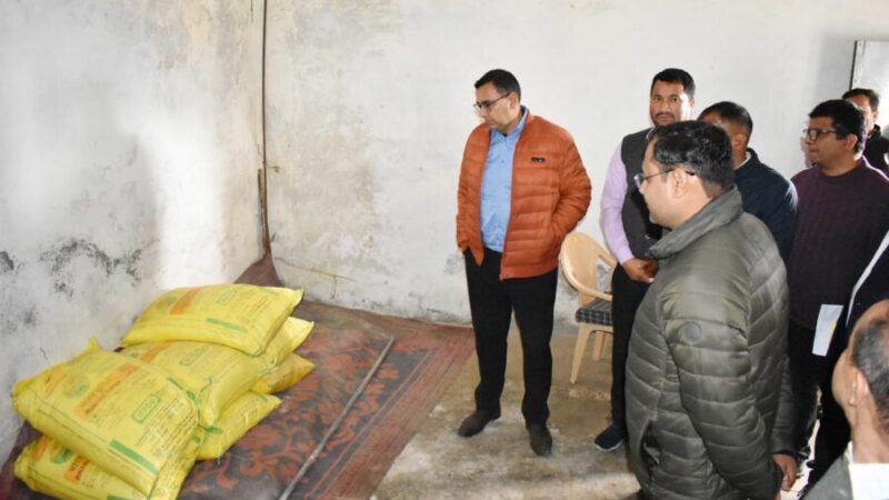 डीएम गौरव कुमार ने सहकारी समिति कार्यालय गोपेश्वर का किया निरीक्षण, दिए निर्देश