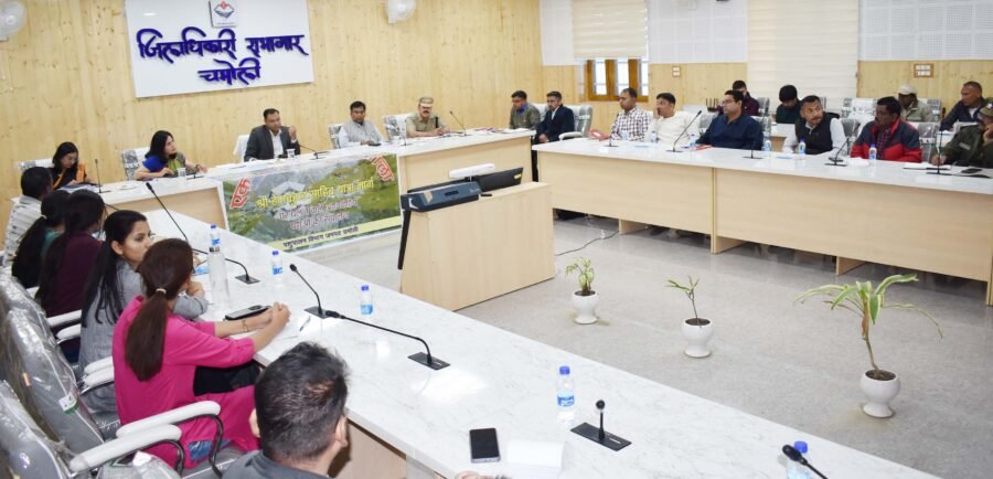 पशु क्रूरता के नियमों और प्रावधानों पर प्रभावी अनुपालन करें विभाग और हितधारक – डीएम गौरव कुमार