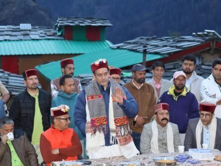 फीताड़ी अग्निकांड : मंत्री सौरभ बहुगुणा ने पीड़ितों से की मुलाकात, 14 परिवारों को गोट वैली प्रोजेक्ट से जोड़ने की घोषणा