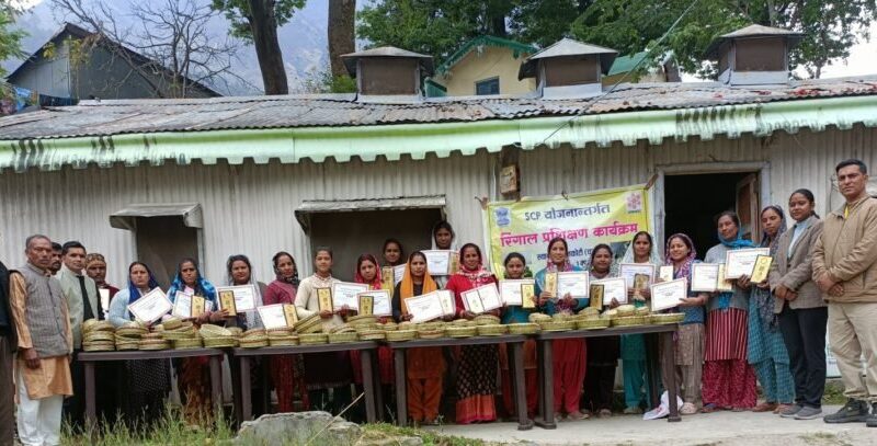 आधुनिक तकनीक और ट्रेनिंग से चमकेगा रिंगाल उद्योग, पीपलकोटी में एक माह का रिंगाल प्रशिक्षण कार्यक्रम संपन्न, 24 शिल्पियों ने सीखी आधुनिक तकनीक