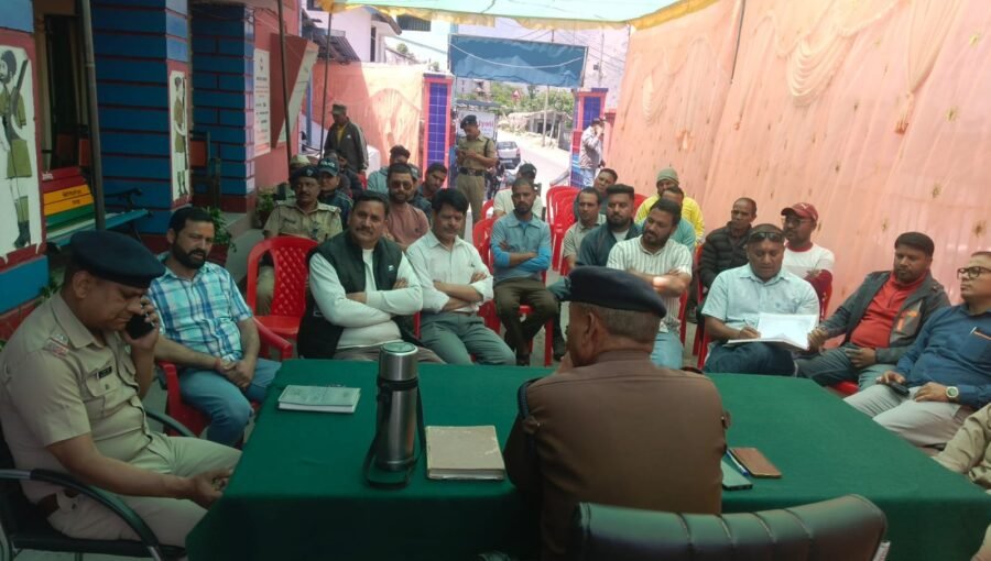 चमोली पुलिस ने व्यापारियों व जनप्रतिनिधियों संग कसी कमर, समन्वय पर दिया जोर