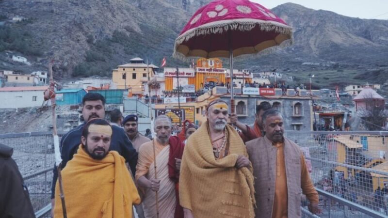 भू-वैकुंठ बदरीनाथ धाम के कपाट वैदिक विधि-विधान के साथ खुले, शंकराचार्य जी के सान्निध्य में द्वार पूजा संपन्न
