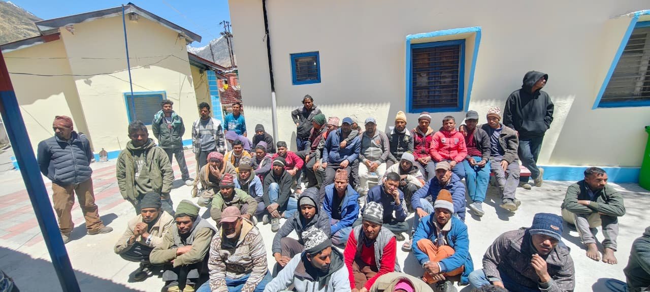 चारधाम यात्रा : बद्रीनाथ में पुलिस अलर्ट, व्यापक सत्यापन अभियान से कसी सुरक्षा