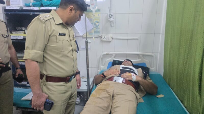 देहरादून में लूट के बाद फायरिंग, पुलिस मुठभेड़ में एक बदमाश ढेर, इंस्पेक्टर समेत दो घायल