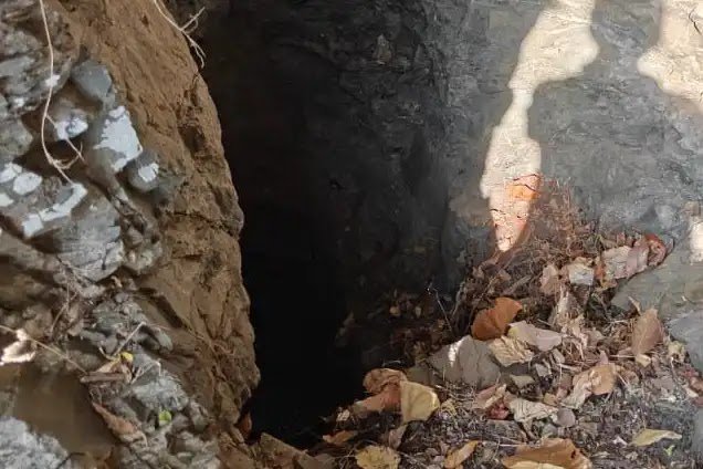 पौड़ी में मिली प्राचीन सुरंग, मानव निर्मित होने की संभावना