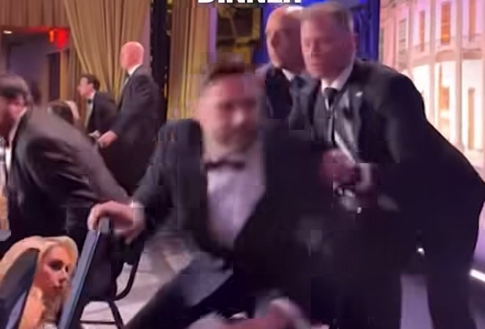 व्हाइट हाउस क्रॉसपॉन्डेंट्स डिनर पार्टी में गोलीबारी से मचा हड़कंप, ट्रंप समेत मंत्रिमंडल के महत्वपूर्ण सदस्य थे मौजूद