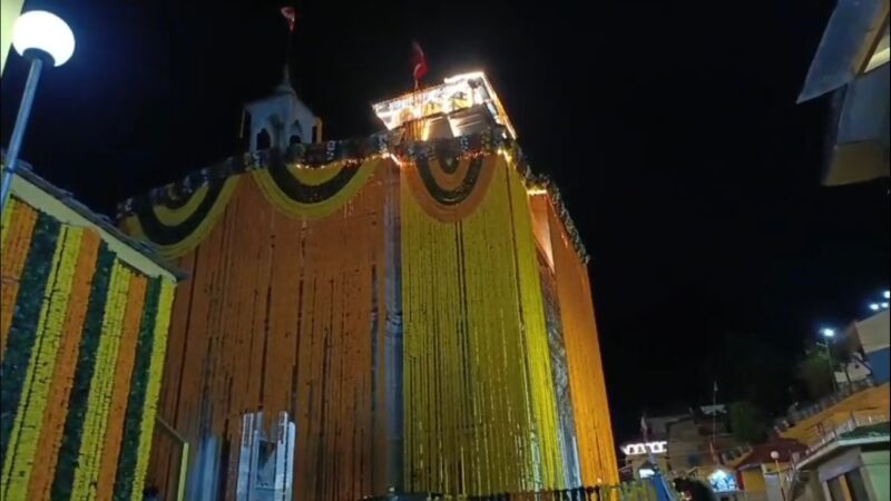 नरसिंह जयंती पर सजा ज्योतिर्मठ का ऐतिहासिक मंदिर, 25 क्विंटल फूलों से हुआ भव्य श्रृंगार