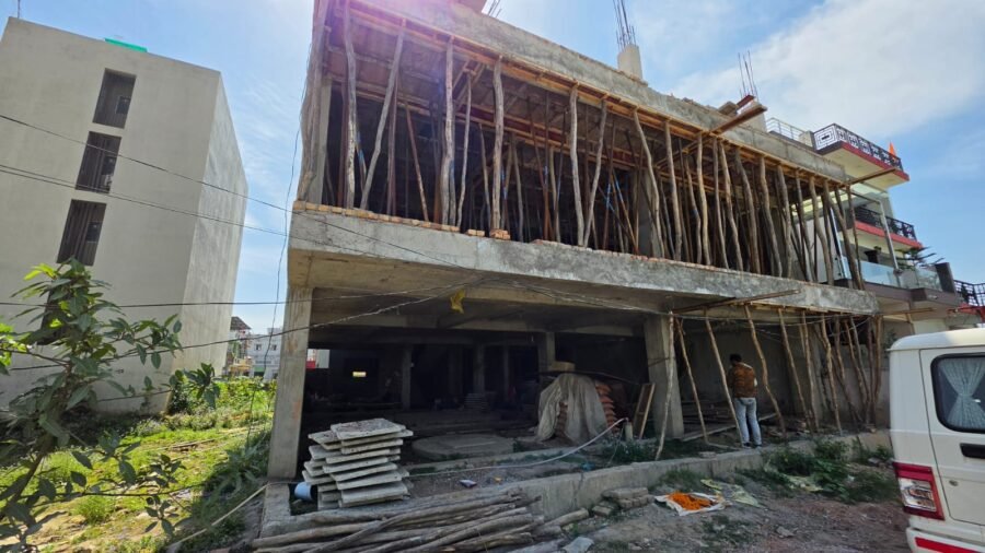 देहराखास में अवैध निर्माण पर एमडीडीए का शिकंजा, बिना मानचित्र बने भवन पर सीलिंग कार्रवाई, वेद सिटी गली नंम्बर-1 में निर्माणाधीन भवन सील, बिना अनुमति निर्माण पर प्राधिकरण का सख्त रुख