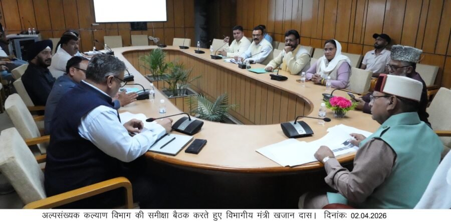 अल्पसंख्यक कल्याण मंत्री खजान दास ने विभागीय कार्यों की समीक्षा की, योजनाओं के व्यापक प्रचार-प्रसार के दिए निर्देश