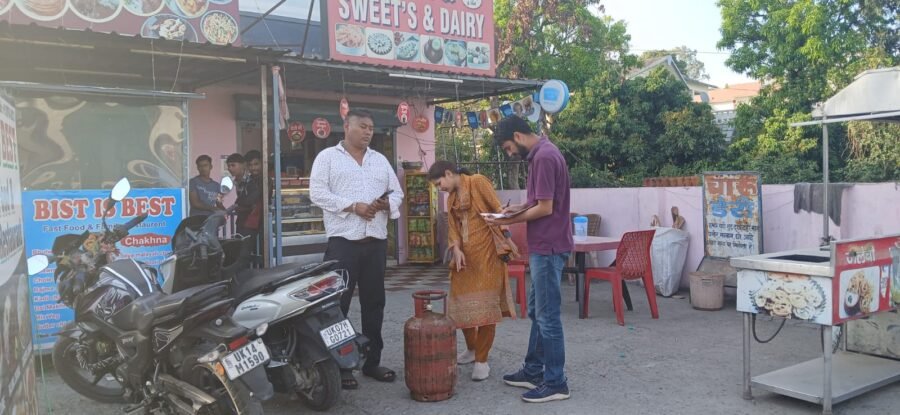 जिला प्रशासन की क्यूआरटी की कार्यवाही, घरेलू गैस सिलेंडर के व्यवसायिक उपयोग पर 06 सिलेंडर जब्त