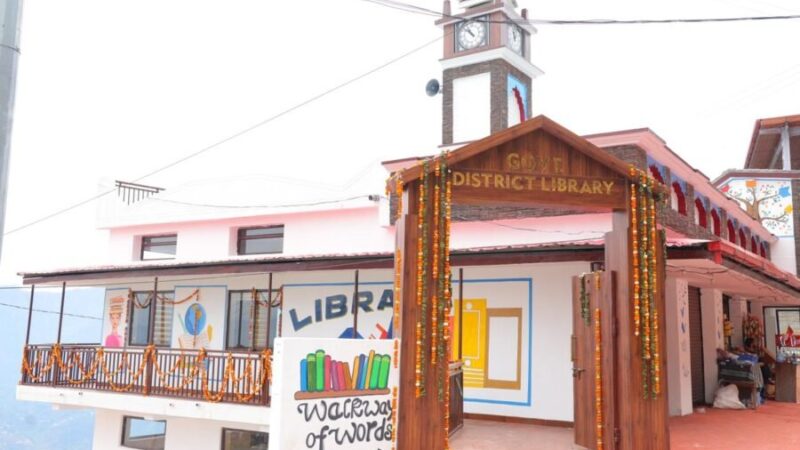 डीएम स्वाति एस. भदौरिया के प्रयासों से पौड़ी का जिला पुस्तकालय बना आकर्षक एवं आधुनिक अध्ययन केंद्र, पहाड़ी शैली में मिला नया स्वरूप, घंटाघर बना जिला पुस्तकालय की पहचान, समय के साथ अनुशासन का संदेश