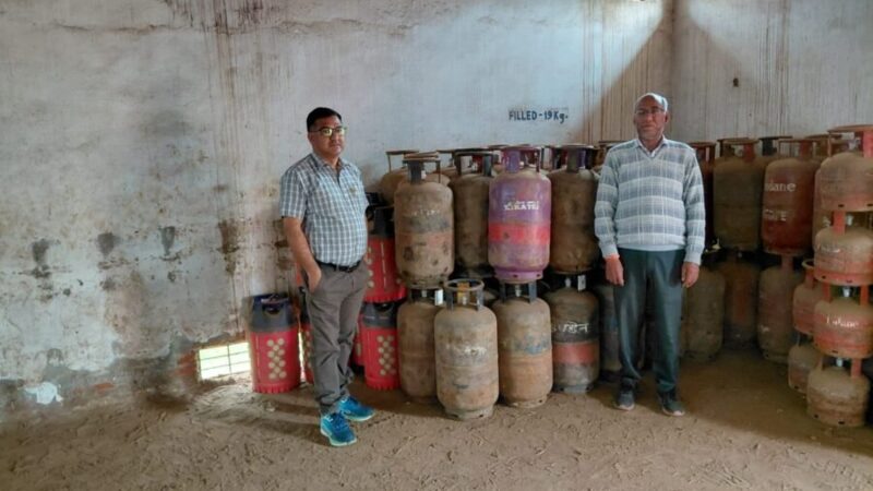 जिला प्रशासन की बड़ी कार्रवाई;  मैसर्स हीरा गैस सर्विस के सभी 14 हजार गैस कनेक्शन निकटवर्ती गैस पर किए ट्रांसफर 