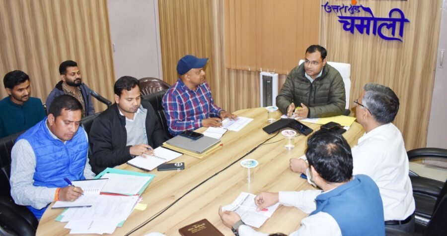 डीएम गौरव कुमार की अध्यक्षता में जनपद में पिटकुल संचालित परियोजनाओं की समीक्षा बैठक आयोजित