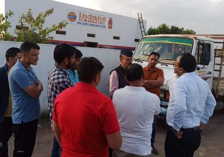 जिला प्रशासन की कार्रवाई जारी; डोईवाला व विकासनगर में व्यावसायिक प्रतिष्ठानों से 09 घरेलू गैस सिलेंडर जब्त
