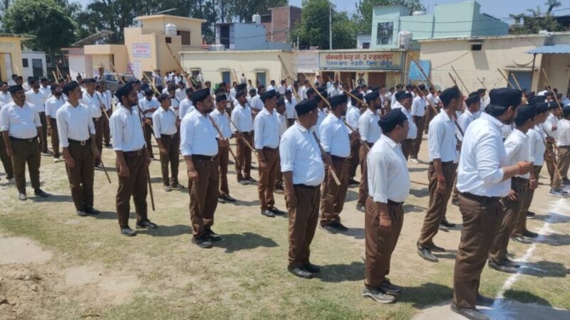 रूडकी : रहमतपुर में संघ का पथ संचलन, गणवेशधारी स्वयंसेवकों का फूलवर्षा से स्वागत