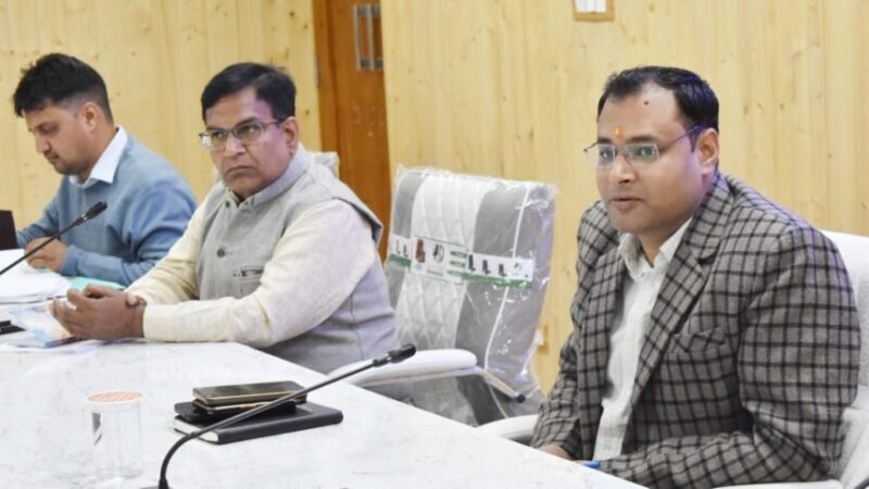 कपाट खुलने से पूर्व यात्रा से जुड़ी सभी व्यवस्थाएं समयबद्ध एवं व्यवस्थित रूप से पूर्ण करें अधिकारी – डीएम गौरव कुमार