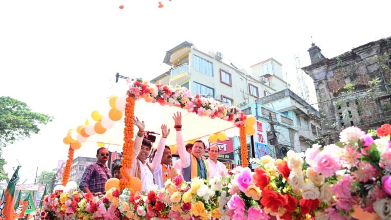 बंगाल के चुनावी रण में उत्तराखंड के ‘धाकड़’ धामी, बनगांव में धुरंधर धामी का दमदार रोड शो, धामी को सुनने के लिए बनगांव में उमड़ा जनसैलाब, ममता सरकार पर साधा तीखा निशाना