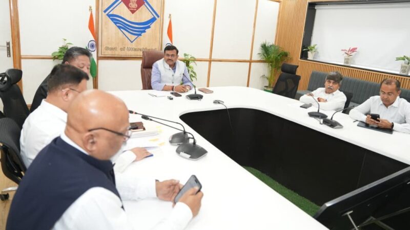 एलपीजी कालाबाजारी पर सख्त कार्रवाई के निर्देश, आपूर्ति बढ़ाने पर जोर