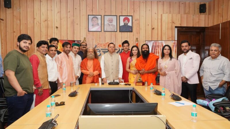 नीब करौरी बाबा के जीवन पर फिल्म, सीएम धामी ने किया पोस्टर का लोकार्पण