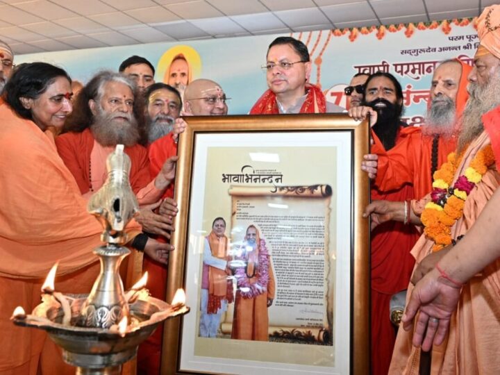 सीएम धामी ने नमामि गंगे के तहत बने अखंड परमधाम घाट का किया लोकार्पण