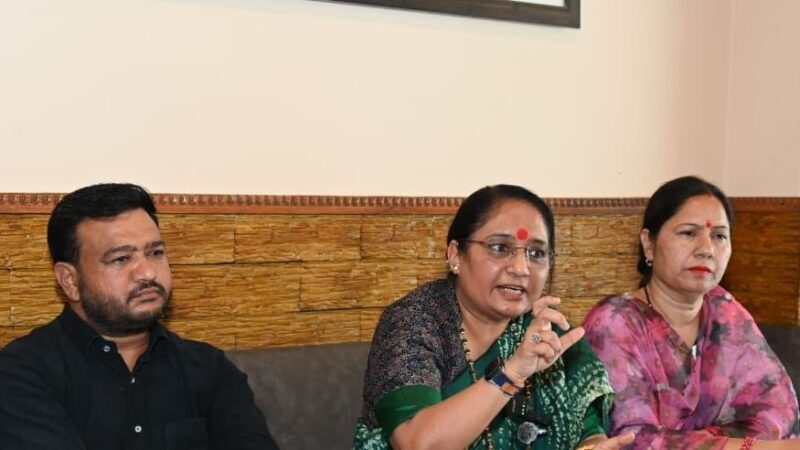 नारी शक्ति वंदन विधेयकों पर सियासत तेज, विधानसभा अध्यक्ष ऋतु खण्डूडी ने विपक्ष पर साधा निशाना, महिलाओं के राजनीतिक अधिकारों से जुड़े विधेयक गिरने पर जताई नाराजगी, कहा – यह करोड़ों महिलाओं के साथ अन्याय