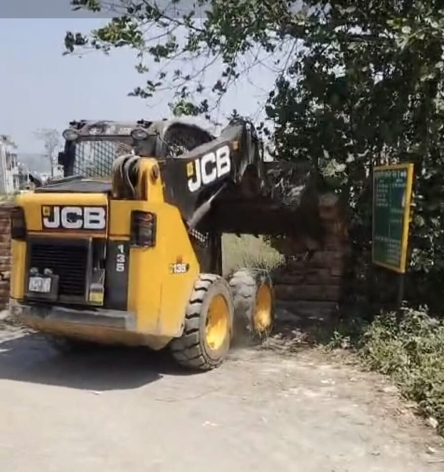 डीएम सविन बंसल के आदेश पर खुला रास्ता; सड़क कराई कब्जामुक्त