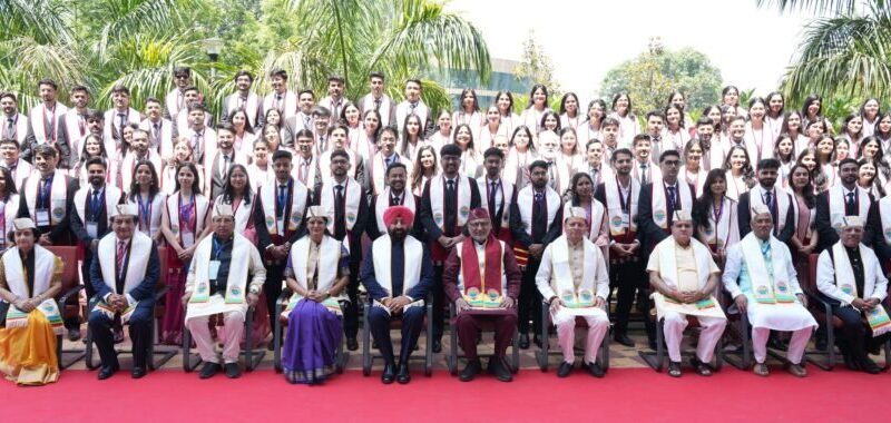 उपराष्ट्रपति ने एम्स ऋषिकेश के छठे दीक्षांत समारोह को किया संबोधित, कहा – स्नातकों से सहानुभूति, सत्यनिष्ठा और राष्ट्र निर्माण के प्रति प्रतिबद्धता के साथ सेवा करने का किया आह्वान