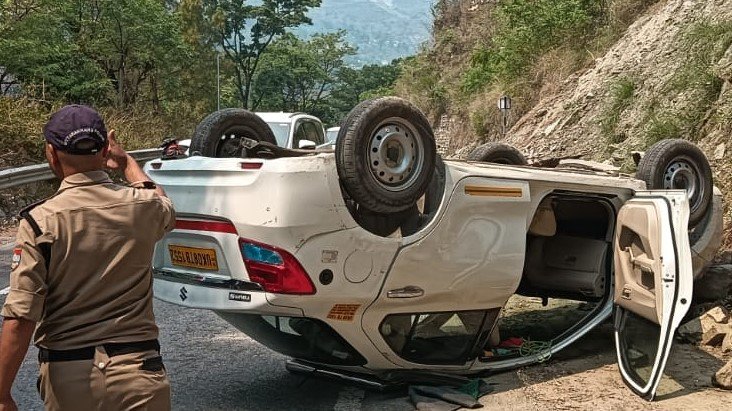 बदरीनाथ हाइवे पर कार दुर्घटनाग्रस्त, सभी यात्री सुरक्षित