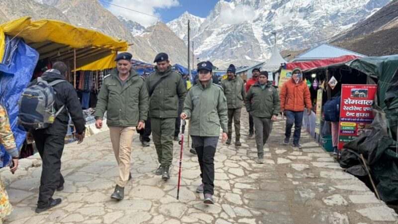 एसपी निहारिका तोमर ने केदारनाथ यात्रा मार्ग का पैदल निरीक्षण कर सुरक्षा व्यवस्थाओं को परखा, यात्रियों से सीधा संवाद कर लिया फीडबैक, अधिकारियों को दिए सख्त निर्देश